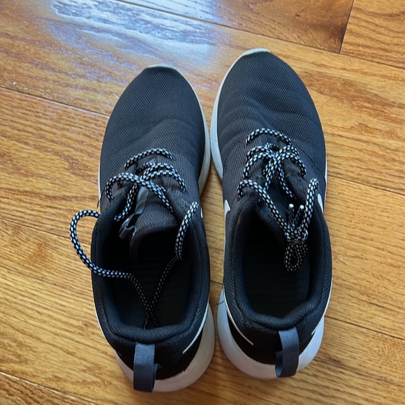 Nike Roshe - Picture 4 of 5